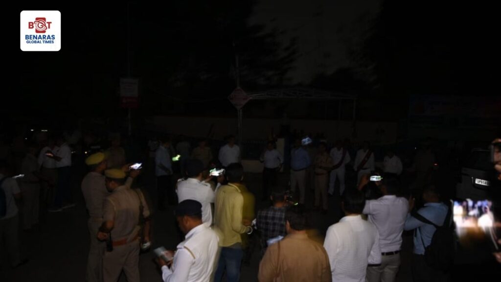Mock Drill: बरेका में रात्रिकालीन ब्लैकआउट अभ्यास, 10 मिनट तक छाया अंधकार – युद्धकालीन आपात स्थिति में नागरिक सुरक्षा की तत्परता का सफल परीक्षण Mock Drill: बरेका में रात्रिकालीन ब्लैकआउट अभ्यास, 10 मिनट तक छाया अंधकार – युद्धकालीन आपात स्थिति में नागरिक सुरक्षा की तत्परता का सफल परीक्षण Mock Drill: बरेका में रात्रिकालीन ब्लैकआउट अभ्यास, 10 मिनट तक छाया अंधकार – युद्धकालीन आपात स्थिति में नागरिक सुरक्षा की तत्परता का सफल परीक्षण