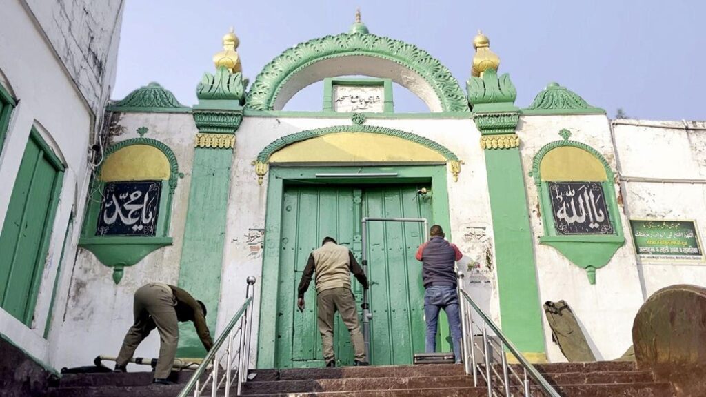 Sambhal : संभल जामा मस्जिद-हरिहर मंदिर विवाद,इलाहाबाद हाईकोर्ट ने निर्णय सुरक्षित रखा Sambhal : संभल जामा मस्जिद-हरिहर मंदिर विवाद,इलाहाबाद हाईकोर्ट ने निर्णय सुरक्षित रखा Sambhal : संभल जामा मस्जिद-हरिहर मंदिर विवाद,इलाहाबाद हाईकोर्ट ने निर्णय सुरक्षित रखा