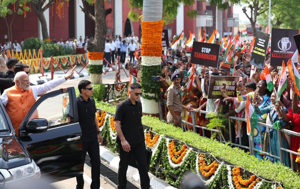 PM Modi: दाहोद में किया 24,000 करोड़ की परियोजनाओं का शिलान्यास और उद्घाटन, 'ऑपरेशन सिंदूर' को बताया भारतीय संस्कारों की अभिव्यक्ति PM Modi: दाहोद में किया 24,000 करोड़ की परियोजनाओं का शिलान्यास और उद्घाटन, 'ऑपरेशन सिंदूर' को बताया भारतीय संस्कारों की अभिव्यक्ति PM Modi: दाहोद में किया 24,000 करोड़ की परियोजनाओं का शिलान्यास और उद्घाटन, 'ऑपरेशन सिंदूर' को बताया भारतीय संस्कारों की अभिव्यक्ति