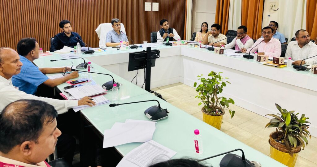 WDC-PMKSY 2.0 योजना की समीक्षा, जिलाधिकारी ने तालाबों की उपयोगिता के लिए फोटोग्राफ तलब किए WDC-PMKSY 2.0
