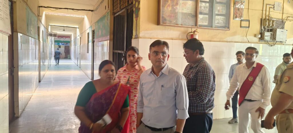 Varanasi DM : जिलाधिकारी ने रामनगर स्थित राजकीय बाल गृह और बालिका गृह का किया निरीक्षण Varanasi DM : जिलाधिकारी ने रामनगर स्थित राजकीय बाल गृह और बालिका गृह का किया निरीक्षण Varanasi DM : जिलाधिकारी ने रामनगर स्थित राजकीय बाल गृह और बालिका गृह का किया निरीक्षण