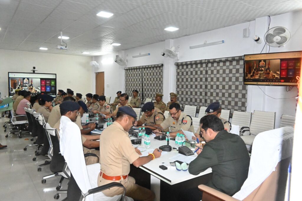 CM Yogi : मुख्यमंत्री के वाराणसी दौरे को लेकर पुलिस आयुक्त ने की सुरक्षा तैयारियों की समीक्षा, अधिकारियों को दिए कड़े निर्देश CM Yogi : मुख्यमंत्री के वाराणसी दौरे को लेकर पुलिस आयुक्त ने की सुरक्षा तैयारियों की समीक्षा, अधिकारियों को दिए कड़े निर्देश CM Yogi : मुख्यमंत्री के वाराणसी दौरे को लेकर पुलिस आयुक्त ने की सुरक्षा तैयारियों की समीक्षा, अधिकारियों को दिए कड़े निर्देश