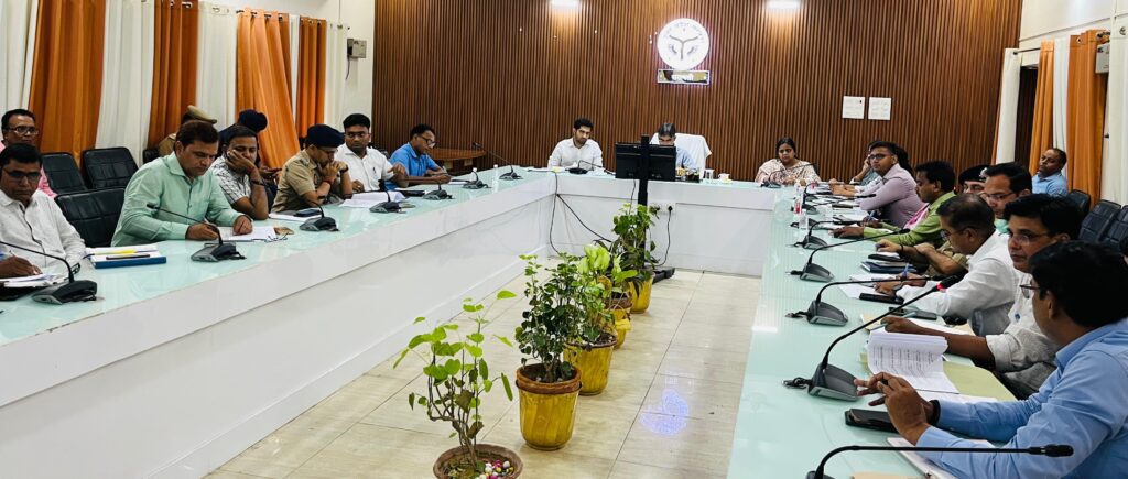 Varanasi DM : गर्मी, लू और बाढ़ राहत की तैयारियों पर समीक्षा बैठक, जिलाधिकारी ने दिए सख्त निर्देश Varanasi DM : गर्मी, लू और बाढ़ राहत की तैयारियों पर समीक्षा बैठक, जिलाधिकारी ने दिए सख्त निर्देश Varanasi DM : गर्मी, लू और बाढ़ राहत की तैयारियों पर समीक्षा बैठक, जिलाधिकारी ने दिए सख्त निर्देश