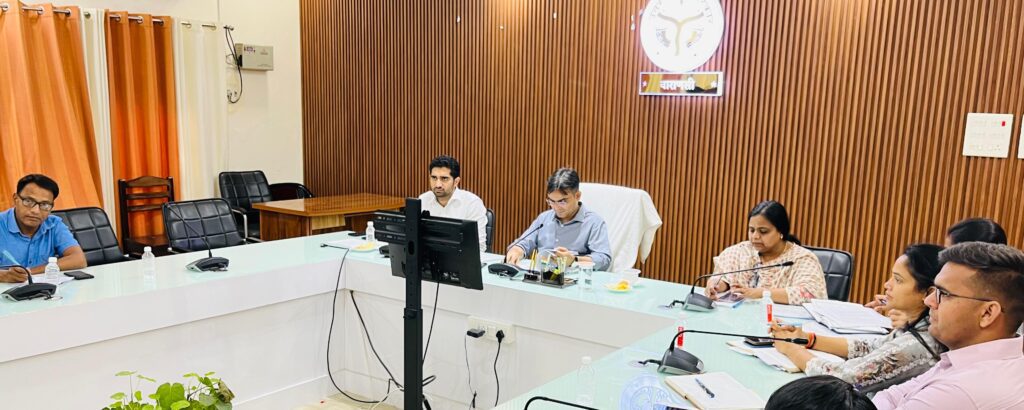 Varanasi DM : गर्मी, लू और बाढ़ राहत की तैयारियों पर समीक्षा बैठक, जिलाधिकारी ने दिए सख्त निर्देश Varanasi DM : गर्मी, लू और बाढ़ राहत की तैयारियों पर समीक्षा बैठक, जिलाधिकारी ने दिए सख्त निर्देश Varanasi DM : गर्मी, लू और बाढ़ राहत की तैयारियों पर समीक्षा बैठक, जिलाधिकारी ने दिए सख्त निर्देश