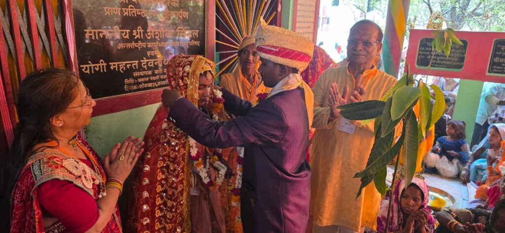 Rotary Club : नौगढ़ में रोटरी क्लब और महर्षि वाल्मीकि सेवा संस्थान ने किया सामूहिक विवाह का भव्य आयोजन Rotary Club : नौगढ़ में रोटरी क्लब और महर्षि वाल्मीकि सेवा संस्थान ने किया सामूहिक विवाह का भव्य आयोजन Rotary Club : नौगढ़ में रोटरी क्लब और महर्षि वाल्मीकि सेवा संस्थान ने किया सामूहिक विवाह का भव्य आयोजन