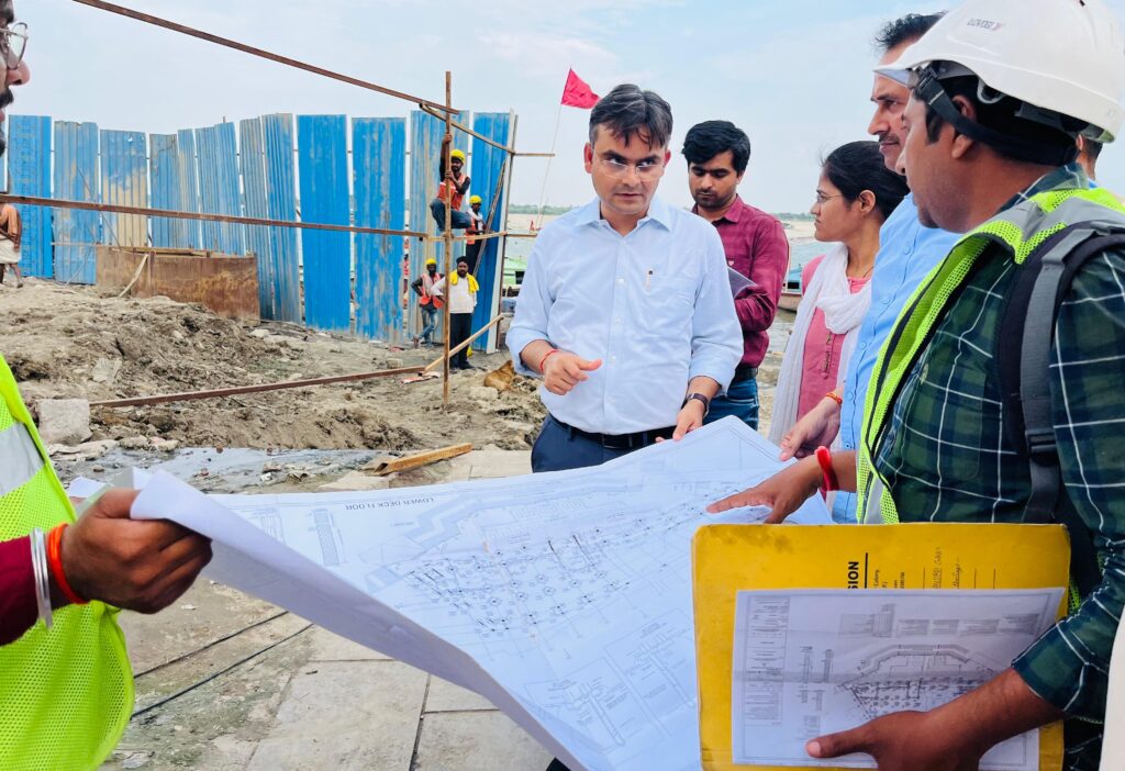 DM ने वाराणसी में निर्माणाधीन परियोजनाओं का किया औचक निरीक्षण, मणिकर्णिका घाट पर रिटेनिंग वॉल जल्द पूरा करने के निर्देश DM ने वाराणसी में निर्माणाधीन परियोजनाओं का किया औचक निरीक्षण, मणिकर्णिका घाट पर रिटेनिंग वॉल जल्द पूरा करने के निर्देश DM ने वाराणसी में निर्माणाधीन परियोजनाओं का किया औचक निरीक्षण, मणिकर्णिका घाट पर रिटेनिंग वॉल जल्द पूरा करने के निर्देश