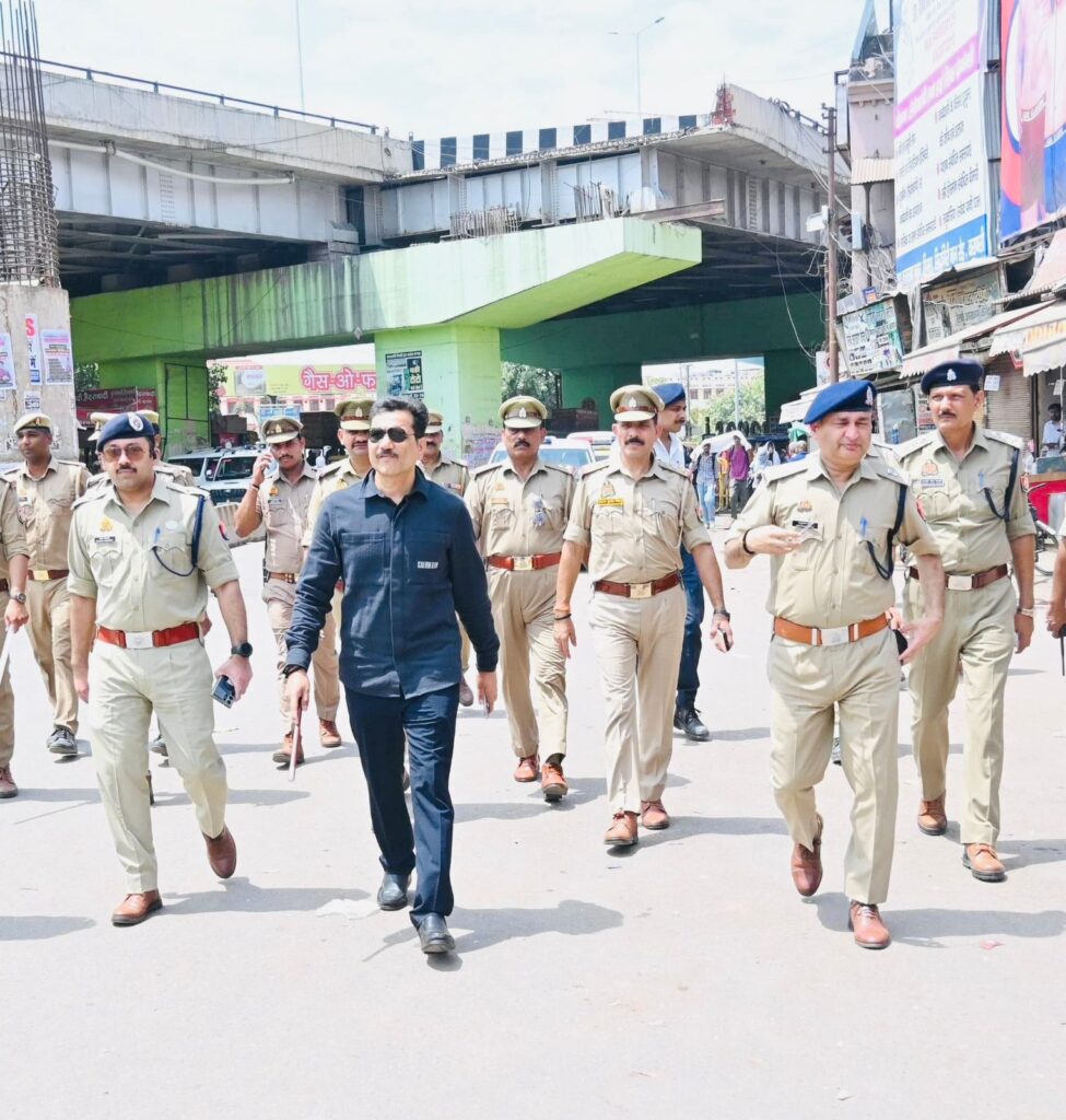 Police : पुलिस आयुक्त मोहित अग्रवाल ने वाराणसी में यातायात व्यवस्था सुधारने के लिए अभियान का किया निरीक्षण Police : पुलिस आयुक्त मोहित अग्रवाल ने वाराणसी में यातायात व्यवस्था सुधारने के लिए अभियान का किया निरीक्षण Police : पुलिस आयुक्त मोहित अग्रवाल ने वाराणसी में यातायात व्यवस्था सुधारने के लिए अभियान का किया निरीक्षण