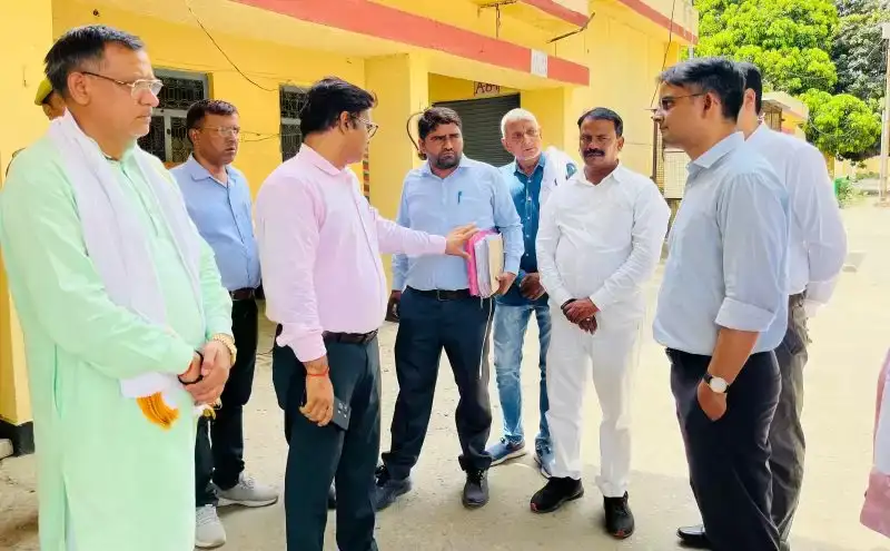 Varanasi DM : जिलाधिकारी ने पहड़िया ईवीएम वेयरहाउस का किया निरीक्षण, सुरक्षा व्यवस्था को चाक-चौबंद रखने के निर्देश Varanasi DM : जिलाधिकारी ने पहड़िया ईवीएम वेयरहाउस का किया निरीक्षण, सुरक्षा व्यवस्था को चाक-चौबंद रखने के निर्देश Varanasi DM : जिलाधिकारी ने पहड़िया ईवीएम वेयरहाउस का किया निरीक्षण, सुरक्षा व्यवस्था को चाक-चौबंद रखने के निर्देश