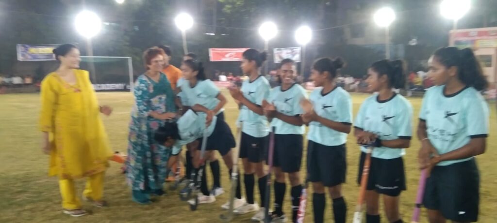 17वीं ओलंपियन विवेक सिंह प्राइजमनी 7-ए-साइड रात्रिकालीन अखिल भारतीय हॉकी प्रतियोगिता का हुआ भव्य समापन 17वीं ओलंपियन विवेक सिंह प्राइजमनी 7-ए-साइड रात्रिकालीन अखिल भारतीय हॉकी प्रतियोगिता का हुआ भव्य समापन 17वीं ओलंपियन विवेक सिंह प्राइजमनी 7-ए-साइड रात्रिकालीन अखिल भारतीय हॉकी प्रतियोगिता का हुआ भव्य समापन