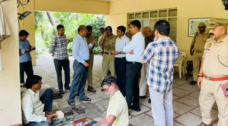 मंडलायुक्त और DM ने ‘ज्ञान-प्रवाह’ संग्रहालय का किया दौरा, प्राचीन धरोहरों को बताया सांस्कृतिक संपदा मंडलायुक्त और DM ने ‘ज्ञान-प्रवाह’ संग्रहालय का किया दौरा, प्राचीन धरोहरों को बताया सांस्कृतिक संपदा मंडलायुक्त और DM ने ‘ज्ञान-प्रवाह’ संग्रहालय का किया दौरा, प्राचीन धरोहरों को बताया सांस्कृतिक संपदा