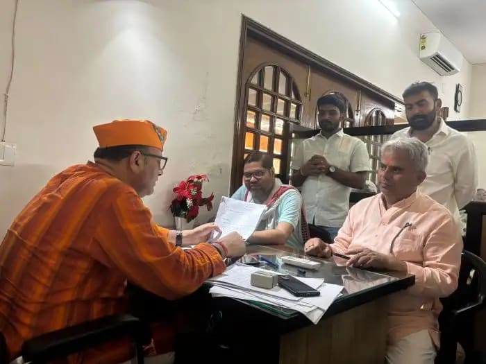 BHU छात्रों का ट्रॉमा सेंटर घेराव: भ्रष्टाचार और मनमानी के खिलाफ PM मोदी को सौंपा ज्ञापन, डॉ. सौरभ सिंह पर लगे गंभीर आरोप BHU छात्रों का ट्रॉमा सेंटर घेराव: भ्रष्टाचार और मनमानी के खिलाफ PM मोदी को सौंपा ज्ञापन, डॉ. सौरभ सिंह पर लगे गंभीर आरोप BHU छात्रों का ट्रॉमा सेंटर घेराव: भ्रष्टाचार और मनमानी के खिलाफ PM मोदी को सौंपा ज्ञापन, डॉ. सौरभ सिंह पर लगे गंभीर आरोप