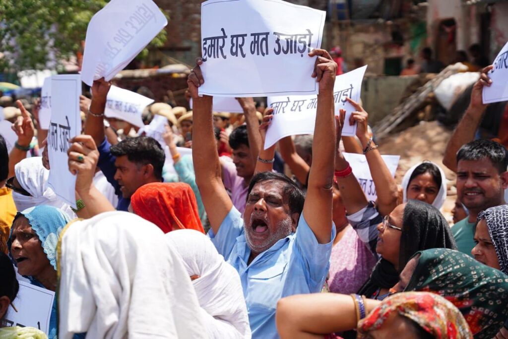 आतिशी की हिरासत से दिल्ली में सियासी भूचाल, AAP ने बीजेपी पर बोला तीखा हमला आतिशी की हिरासत से दिल्ली में सियासी भूचाल, AAP ने बीजेपी पर बोला तीखा हमला आतिशी की हिरासत से दिल्ली में सियासी भूचाल, AAP ने बीजेपी पर बोला तीखा हमला