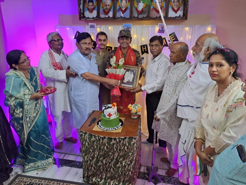 Operation Sindoor के हीरो कैप्टन डॉ. उत्कर्ष सारड़ा का वाराणसी में भव्य स्वागत Operation Sindoor के हीरो कैप्टन डॉ. उत्कर्ष सारड़ा का वाराणसी में भव्य स्वागत Operation Sindoor के हीरो कैप्टन डॉ. उत्कर्ष सारड़ा का वाराणसी में भव्य स्वागत