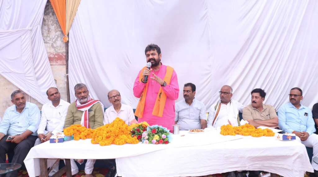 UP Govt : मंत्री डॉ. दयाशंकर मिश्र ने किया फार्मेसी भवन का भूमि पूजन, सीबीसी मशीन और बैडमिंटन कोर्ट का किया लोकार्पण UP Govt : मंत्री डॉ. दयाशंकर मिश्र ने किया फार्मेसी भवन का भूमि पूजन, सीबीसी मशीन और बैडमिंटन कोर्ट का किया लोकार्पण UP Govt : मंत्री डॉ. दयाशंकर मिश्र ने किया फार्मेसी भवन का भूमि पूजन, सीबीसी मशीन और बैडमिंटन कोर्ट का किया लोकार्पण