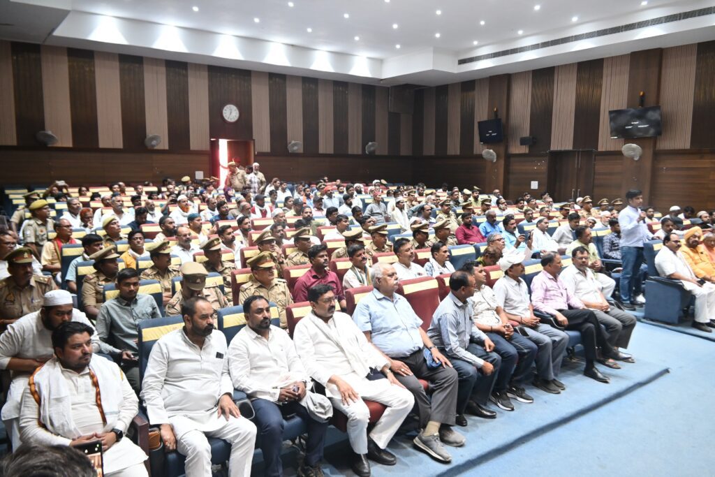 Varanasi : गंगा दशहरा और बकरीद को शांतिपूर्ण ढंग से मनाने के लिए शांति समिति की बैठक Varanasi : गंगा दशहरा और बकरीद को शांतिपूर्ण ढंग से मनाने के लिए शांति समिति की बैठक Varanasi : गंगा दशहरा और बकरीद को शांतिपूर्ण ढंग से मनाने के लिए शांति समिति की बैठक