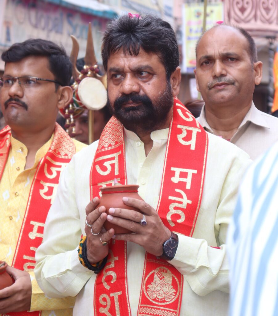 माहेश्वरी समाज ने Mahesh Navami पर निकाली भव्य कलश यात्रा, बाबा विश्वनाथ का किया रुद्राभिषेक माहेश्वरी समाज ने Mahesh Navami पर निकाली भव्य कलश यात्रा, बाबा विश्वनाथ का किया रुद्राभिषेक माहेश्वरी समाज ने Mahesh Navami पर निकाली भव्य कलश यात्रा, बाबा विश्वनाथ का किया रुद्राभिषेक