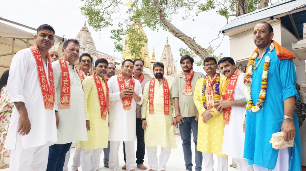 माहेश्वरी समाज ने Mahesh Navami पर निकाली भव्य कलश यात्रा, बाबा विश्वनाथ का किया रुद्राभिषेक माहेश्वरी समाज ने Mahesh Navami पर निकाली भव्य कलश यात्रा, बाबा विश्वनाथ का किया रुद्राभिषेक माहेश्वरी समाज ने Mahesh Navami पर निकाली भव्य कलश यात्रा, बाबा विश्वनाथ का किया रुद्राभिषेक