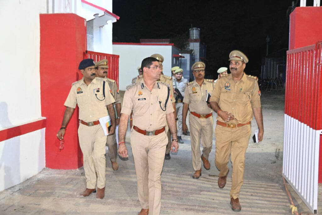 अपर पुलिस आयुक्त शिवहरी मीना ने Police Line में 1212 आरक्षियों के प्रशिक्षण तैयारियों का किया निरीक्षण अपर पुलिस आयुक्त शिवहरी मीना ने Police Line में 1212 आरक्षियों के प्रशिक्षण तैयारियों का किया निरीक्षण अपर पुलिस आयुक्त शिवहरी मीना ने Police Line में 1212 आरक्षियों के प्रशिक्षण तैयारियों का किया निरीक्षण
