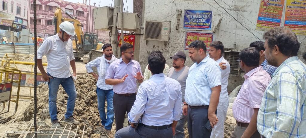 Nagar Nigam : गोदौलिया में 25 फीट गहरा घोड़ा नाला क्षतिग्रस्त, नगर आयुक्त ने कराई इमरजेंसी जांच, होटल व मकान खाली कराने के निर्देश Nagar Nigam : गोदौलिया में 25 फीट गहरा घोड़ा नाला क्षतिग्रस्त, नगर आयुक्त ने कराई इमरजेंसी जांच, होटल व मकान खाली कराने के निर्देश Nagar Nigam : गोदौलिया में 25 फीट गहरा घोड़ा नाला क्षतिग्रस्त, नगर आयुक्त ने कराई इमरजेंसी जांच, होटल व मकान खाली कराने के निर्देश