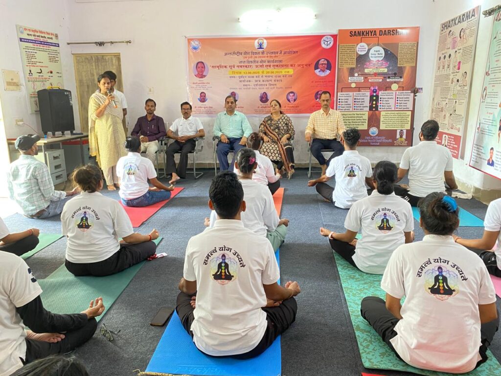 Kashi Vidyapith में योग का जोश! छात्रों ने सूर्य नमस्कार और ध्यान से बढ़ाया ऊर्जा और एकाग्रता Kashi Vidyapith में योग का जोश! छात्रों ने सूर्य नमस्कार और ध्यान से बढ़ाया ऊर्जा और एकाग्रता Kashi Vidyapith में योग का जोश! छात्रों ने सूर्य नमस्कार और ध्यान से बढ़ाया ऊर्जा और एकाग्रता