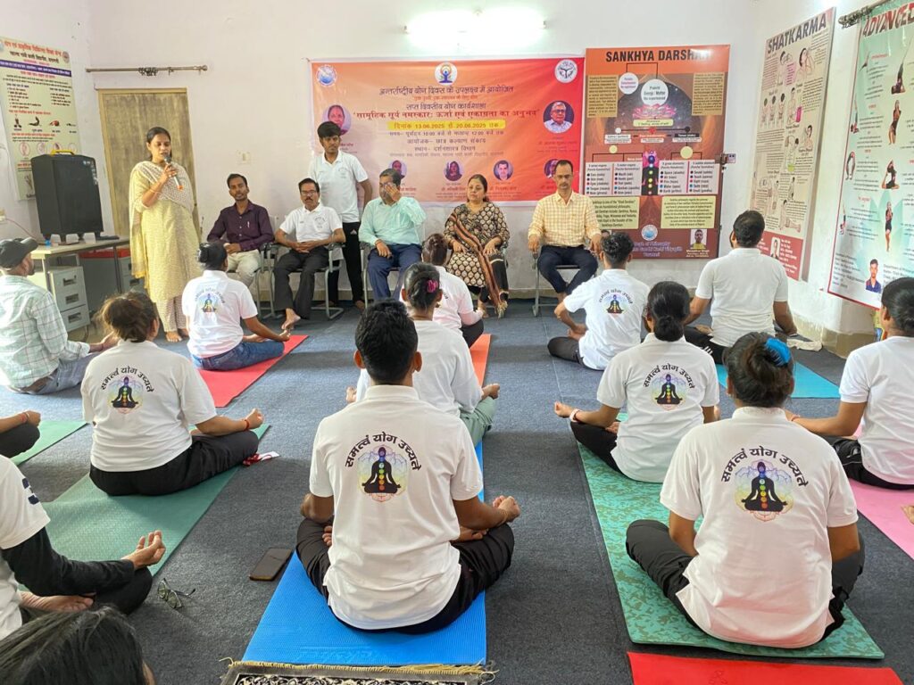 Kashi Vidyapith में योग का जोश! छात्रों ने सूर्य नमस्कार और ध्यान से बढ़ाया ऊर्जा और एकाग्रता Kashi Vidyapith में योग का जोश! छात्रों ने सूर्य नमस्कार और ध्यान से बढ़ाया ऊर्जा और एकाग्रता Kashi Vidyapith में योग का जोश! छात्रों ने सूर्य नमस्कार और ध्यान से बढ़ाया ऊर्जा और एकाग्रता