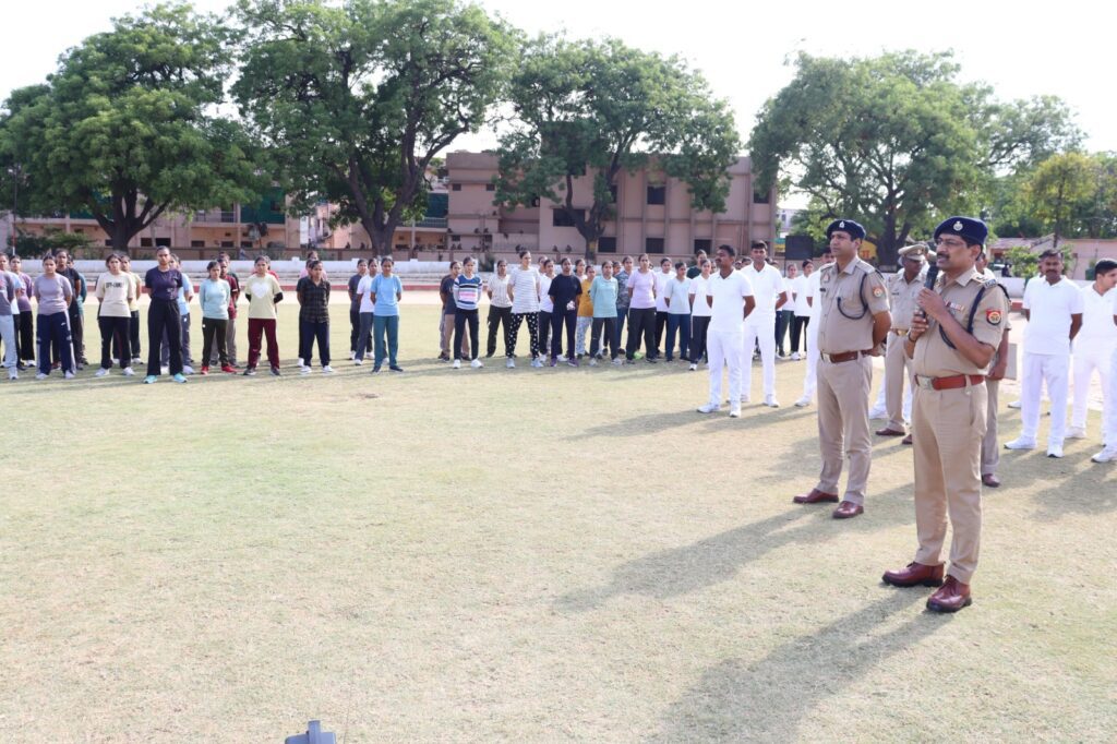 SSP दिनेश कुमार सिंह ने 1,232 नए आरक्षियों को दी बधाई, यूपी पुलिस परिवार में हुआ शामिल SSP दिनेश कुमार सिंह ने 1,232 नए आरक्षियों को दी बधाई, यूपी पुलिस परिवार में हुआ शामिल SSP दिनेश कुमार सिंह ने 1,232 नए आरक्षियों को दी बधाई, यूपी पुलिस परिवार में हुआ शामिल