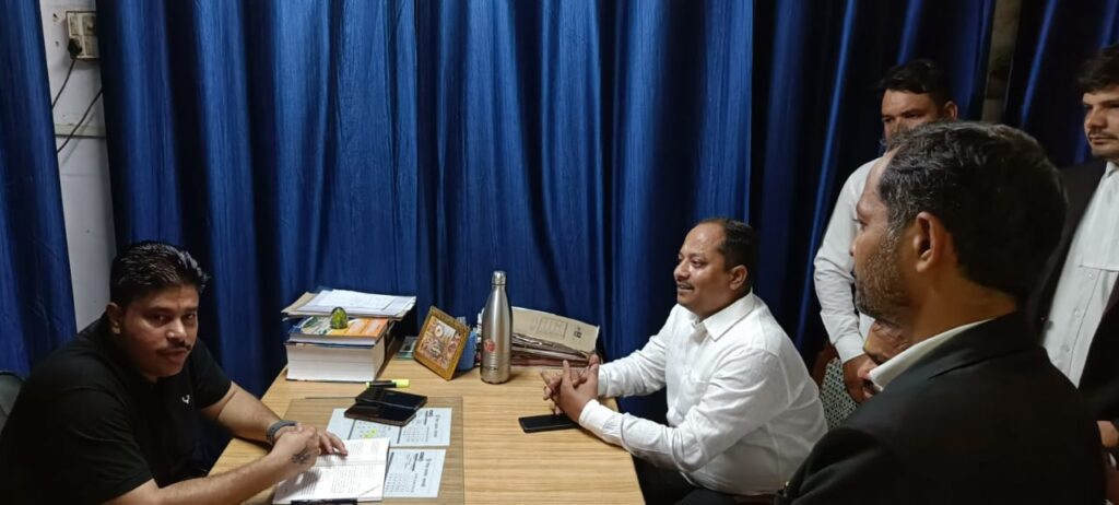 Primary Schools के विलय नीति पर पुनर्विचार की मांग,अधिवक्ता विकास सिंह ने सौंपा ज्ञापन Primary Schools के विलय नीति पर पुनर्विचार की मांग,अधिवक्ता विकास सिंह ने सौंपा ज्ञापन Primary Schools के विलय नीति पर पुनर्विचार की मांग,अधिवक्ता विकास सिंह ने सौंपा ज्ञापन