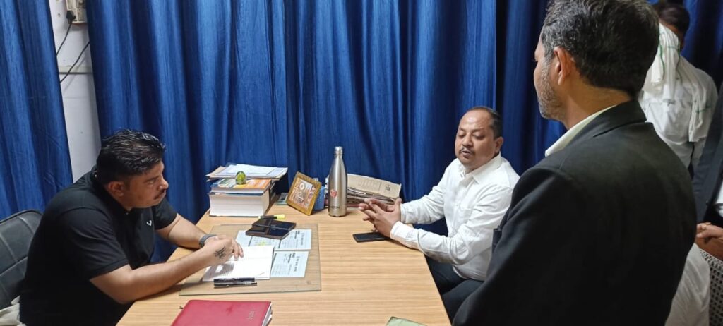 Primary Schools के विलय नीति पर पुनर्विचार की मांग,अधिवक्ता विकास सिंह ने सौंपा ज्ञापन Primary Schools के विलय नीति पर पुनर्विचार की मांग,अधिवक्ता विकास सिंह ने सौंपा ज्ञापन Primary Schools के विलय नीति पर पुनर्विचार की मांग,अधिवक्ता विकास सिंह ने सौंपा ज्ञापन