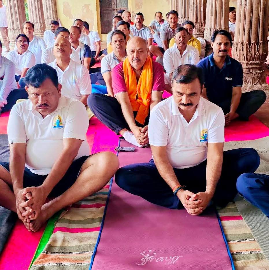 International Yoga Day: काशी क्षेत्र के 337 मंडलों में भाजपा कार्यकर्ताओं ने उत्साहपूर्वक किया योगाभ्यास International Yoga Day: काशी क्षेत्र के 337 मंडलों में भाजपा कार्यकर्ताओं ने उत्साहपूर्वक किया योगाभ्यास International Yoga Day: काशी क्षेत्र के 337 मंडलों में भाजपा कार्यकर्ताओं ने उत्साहपूर्वक किया योगाभ्यास