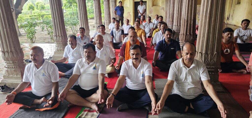 International Yoga Day: काशी क्षेत्र के 337 मंडलों में भाजपा कार्यकर्ताओं ने उत्साहपूर्वक किया योगाभ्यास International Yoga Day: काशी क्षेत्र के 337 मंडलों में भाजपा कार्यकर्ताओं ने उत्साहपूर्वक किया योगाभ्यास International Yoga Day: काशी क्षेत्र के 337 मंडलों में भाजपा कार्यकर्ताओं ने उत्साहपूर्वक किया योगाभ्यास