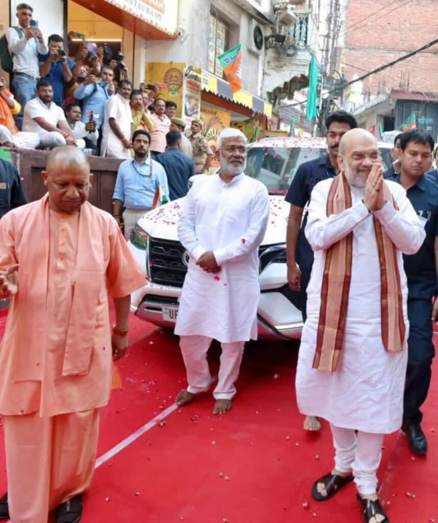 काशी में Amit Shah का भव्य स्वागत: हर-हर महादेव के जयघोष और पुष्पवर्षा से गूंज उठी सांस्कृतिक राजधानी काशी में Amit Shah का भव्य स्वागत: हर-हर महादेव के जयघोष और पुष्पवर्षा से गूंज उठी सांस्कृतिक राजधानी काशी में Amit Shah का भव्य स्वागत: हर-हर महादेव के जयघोष और पुष्पवर्षा से गूंज उठी सांस्कृतिक राजधानी