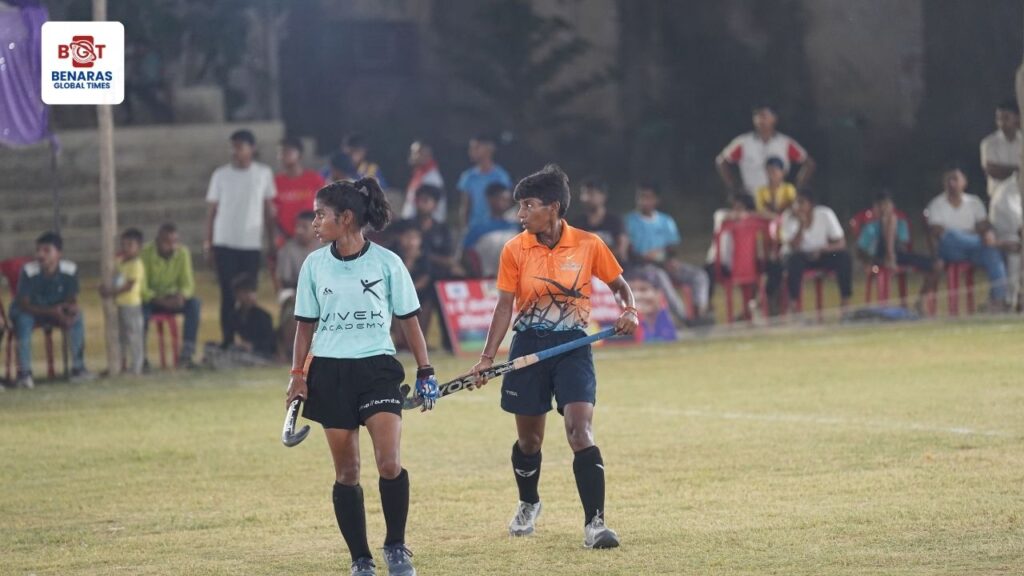 Vivek Singh Hockey Tournament 2025 का समापन, धनराज पिल्लै बोले – बनारस से निकल रहे हैं विश्वस्तरीय खिलाड़ी Vivek Singh Hockey Tournament 2025 का समापन, धनराज पिल्लै बोले – बनारस से निकल रहे हैं विश्वस्तरीय खिलाड़ी Vivek Singh Hockey Tournament 2025 का समापन, धनराज पिल्लै बोले – बनारस से निकल रहे हैं विश्वस्तरीय खिलाड़ी