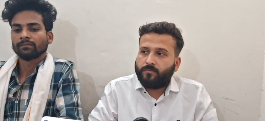 District Court : राजा रघुवंशी हत्याकांड पर काशी के अधिवक्ताओं में आक्रोश, मांग की कड़ी सजा District Court : राजा रघुवंशी हत्याकांड पर काशी के अधिवक्ताओं में आक्रोश, मांग की कड़ी सजा District Court : राजा रघुवंशी हत्याकांड पर काशी के अधिवक्ताओं में आक्रोश, मांग की कड़ी सजा