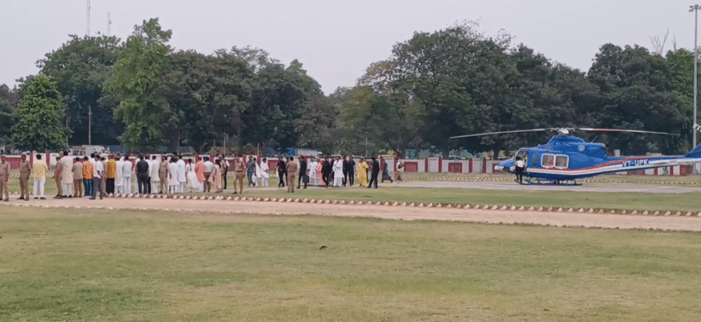CM योगी दो दिवसीय दौरे पर काशी पहुंचे,विकास परियोजनाओं का निरीक्षण और गृहमंत्री की बैठक की समीक्षा CM योगी दो दिवसीय दौरे पर काशी पहुंचे,विकास परियोजनाओं का निरीक्षण और गृहमंत्री की बैठक की समीक्षा CM योगी दो दिवसीय दौरे पर काशी पहुंचे,विकास परियोजनाओं का निरीक्षण और गृहमंत्री की बैठक की समीक्षा