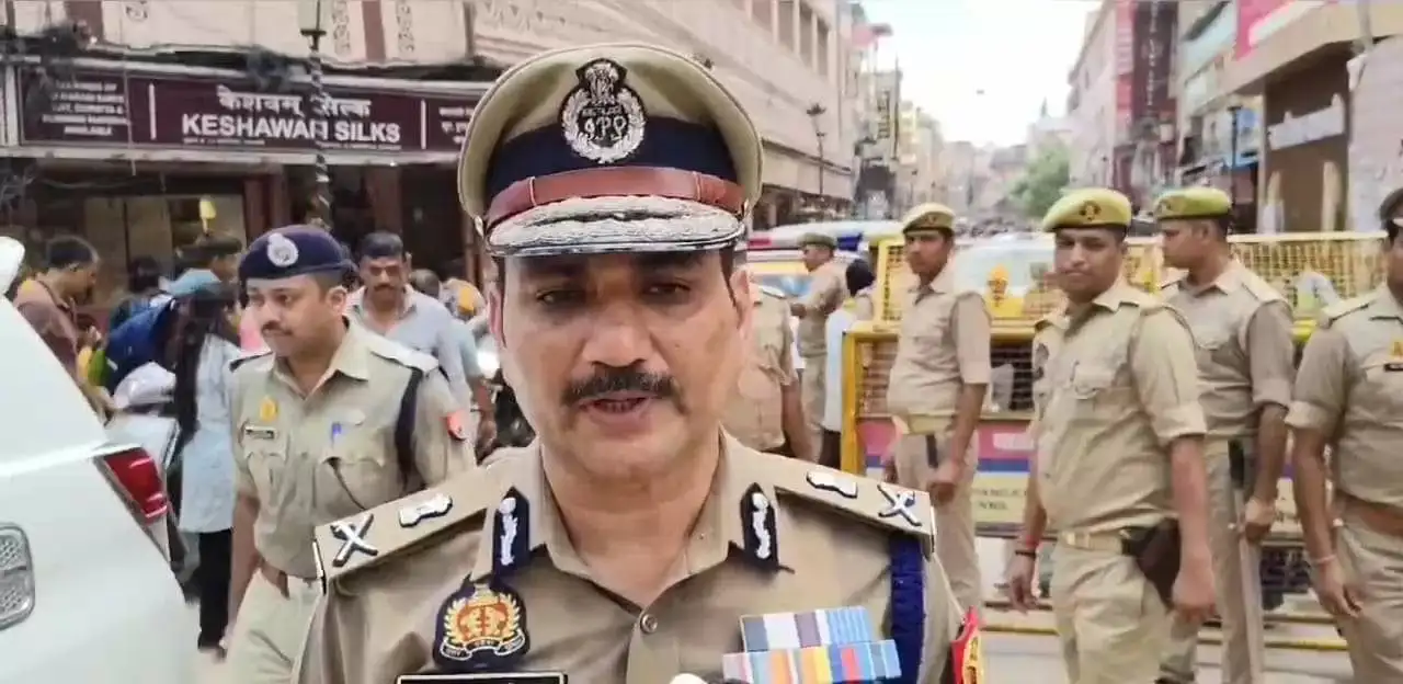 Kashi Vishwanath मंदिर क्षेत्र में अतिक्रमण पर सख्ती,पुलिस कमिश्नर ने दी कड़ी चेतावनी Kashi Vishwanath