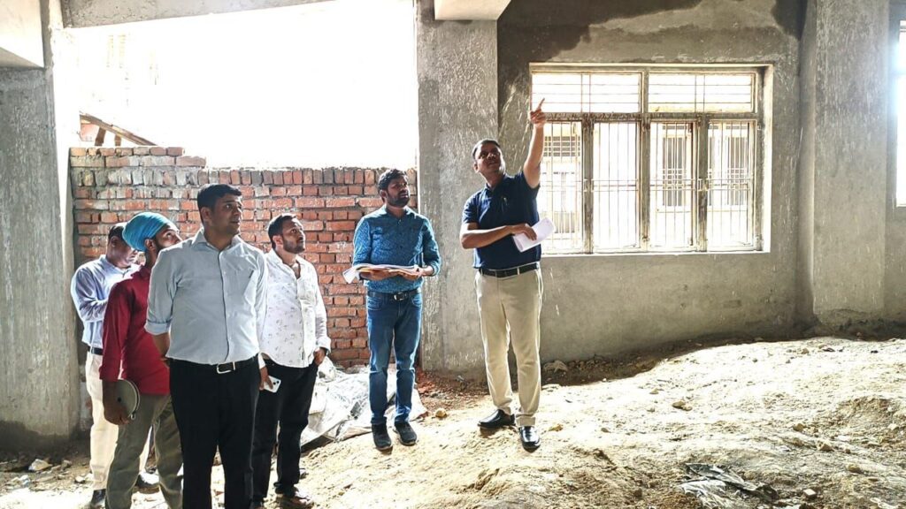 Ghazipur : जनसमस्याओं के समाधान में लापरवाही बर्दाश्त नहीं, मंडलायुक्त ने अधिकारियों को दिए सख्त निर्देश Ghazipur : जनसमस्याओं के समाधान में लापरवाही बर्दाश्त नहीं, मंडलायुक्त ने अधिकारियों को दिए सख्त निर्देश Ghazipur : जनसमस्याओं के समाधान में लापरवाही बर्दाश्त नहीं, मंडलायुक्त ने अधिकारियों को दिए सख्त निर्देश