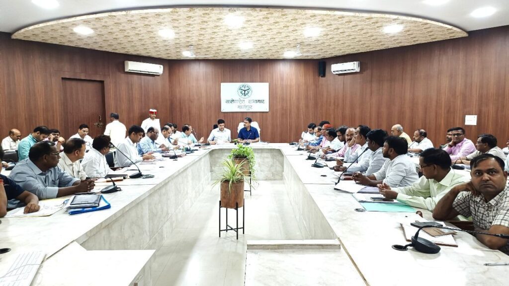 Ghazipur : जनसमस्याओं के समाधान में लापरवाही बर्दाश्त नहीं, मंडलायुक्त ने अधिकारियों को दिए सख्त निर्देश Ghazipur : जनसमस्याओं के समाधान में लापरवाही बर्दाश्त नहीं, मंडलायुक्त ने अधिकारियों को दिए सख्त निर्देश Ghazipur : जनसमस्याओं के समाधान में लापरवाही बर्दाश्त नहीं, मंडलायुक्त ने अधिकारियों को दिए सख्त निर्देश