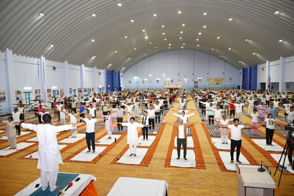 World Yoga Day : पूर्वांचल विश्वविद्यालय में 'एक पृथ्वी, एक स्वास्थ्य' के संकल्प संग मना अंतरराष्ट्रीय योग दिवस World Yoga Day : पूर्वांचल विश्वविद्यालय में 'एक पृथ्वी, एक स्वास्थ्य' के संकल्प संग मना अंतरराष्ट्रीय योग दिवस World Yoga Day : पूर्वांचल विश्वविद्यालय में 'एक पृथ्वी, एक स्वास्थ्य' के संकल्प संग मना अंतरराष्ट्रीय योग दिवस