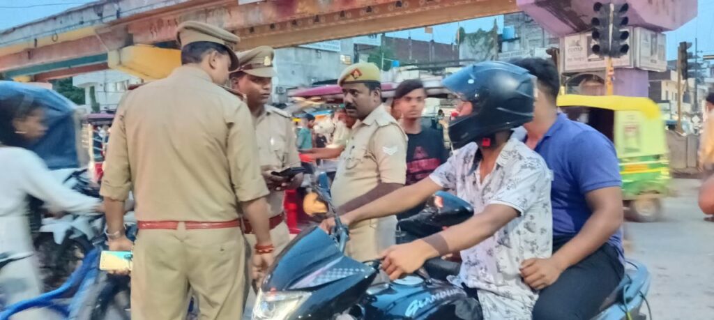 Varanasi : लालपुर-पांडेयपुर थाना प्रभारी ने चलाया सघन चेकिंग अभियान, किया पैदल गश्त Varanasi : लालपुर-पांडेयपुर थाना प्रभारी ने चलाया सघन चेकिंग अभियान, किया पैदल गश्त Varanasi : लालपुर-पांडेयपुर थाना प्रभारी ने चलाया सघन चेकिंग अभियान, किया पैदल गश्त