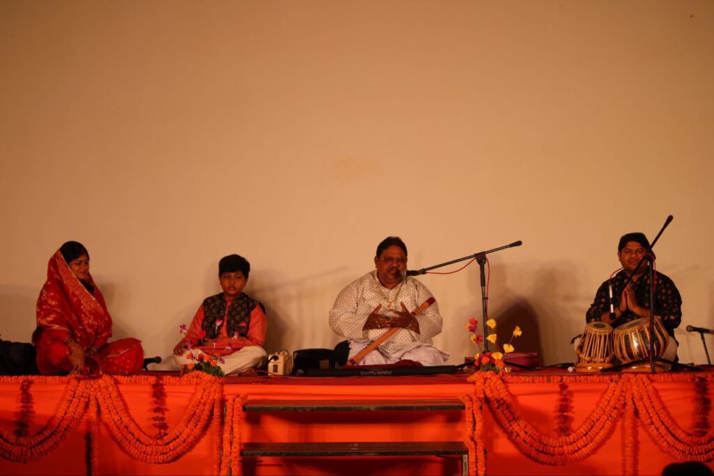Kashi Vishwanath Dham में ‘पूरब पच्छिम संगीत’ भजन संध्या का आयोजन, प्रसिद्ध नृत्यांगना ममता टंडन के कत्थक नृत्य ने दर्शकों को किया मंत्रमुग्ध Kashi Vishwanath Dham में ‘पूरब पच्छिम संगीत’ भजन संध्या का आयोजन, प्रसिद्ध नृत्यांगना ममता टंडन के कत्थक नृत्य ने दर्शकों को किया मंत्रमुग्ध Kashi Vishwanath Dham में ‘पूरब पच्छिम संगीत’ भजन संध्या का आयोजन, प्रसिद्ध नृत्यांगना ममता टंडन के कत्थक नृत्य ने दर्शकों को किया मंत्रमुग्ध