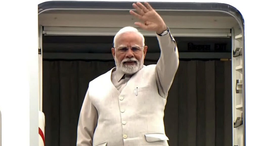 PM Modi : ब्रिटेन और मालदीव दौरे पर रवाना हुए मोदी, जानिए क्या है इस विज़िट का बड़ा मकसद PM Modi