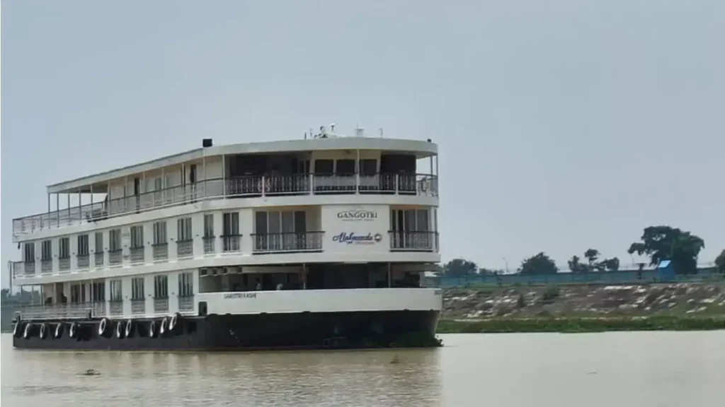 काशी से चुनार और गाजीपुर तक चलेगा Gangotri Cruise, गंगा की लहरों पर अब मिलेगा लग्जरी यात्रा का अनुभव Gangotri Cruise
