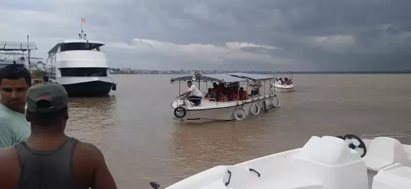 Kashi Flood : गंगा का जलस्तर चेतावनी बिंदु के करीब, कमिश्नर और पुलिस प्रमुख ने बोट से किया निरीक्षण Flood