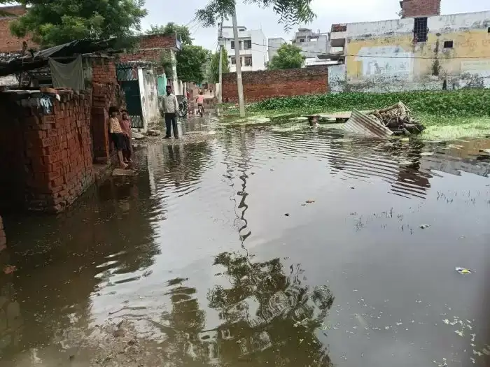 Nagar Nigam : सीर गोवर्धनपुर वार्ड नंबर 23 में नगर निगम की लापरवाही से जनता त्रस्त, जलभराव से बदतर हालात Nagar Nigam