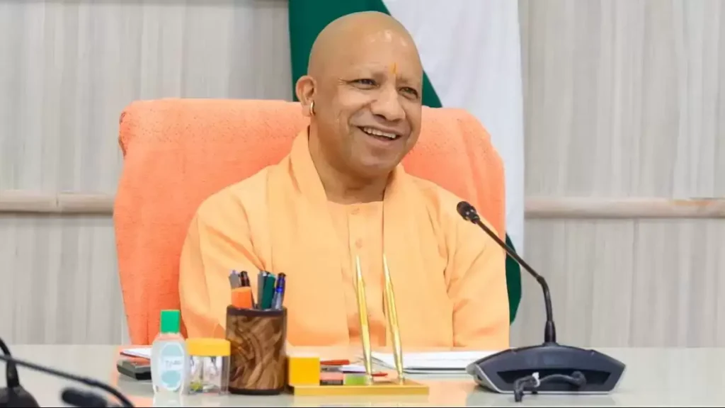 वाराणसी दौरे पर CM Yogi : 2 अगस्त को काशी में पीएम मोदी के कार्यक्रम की तैयारियों का लेंगे जायजा CM Yogi