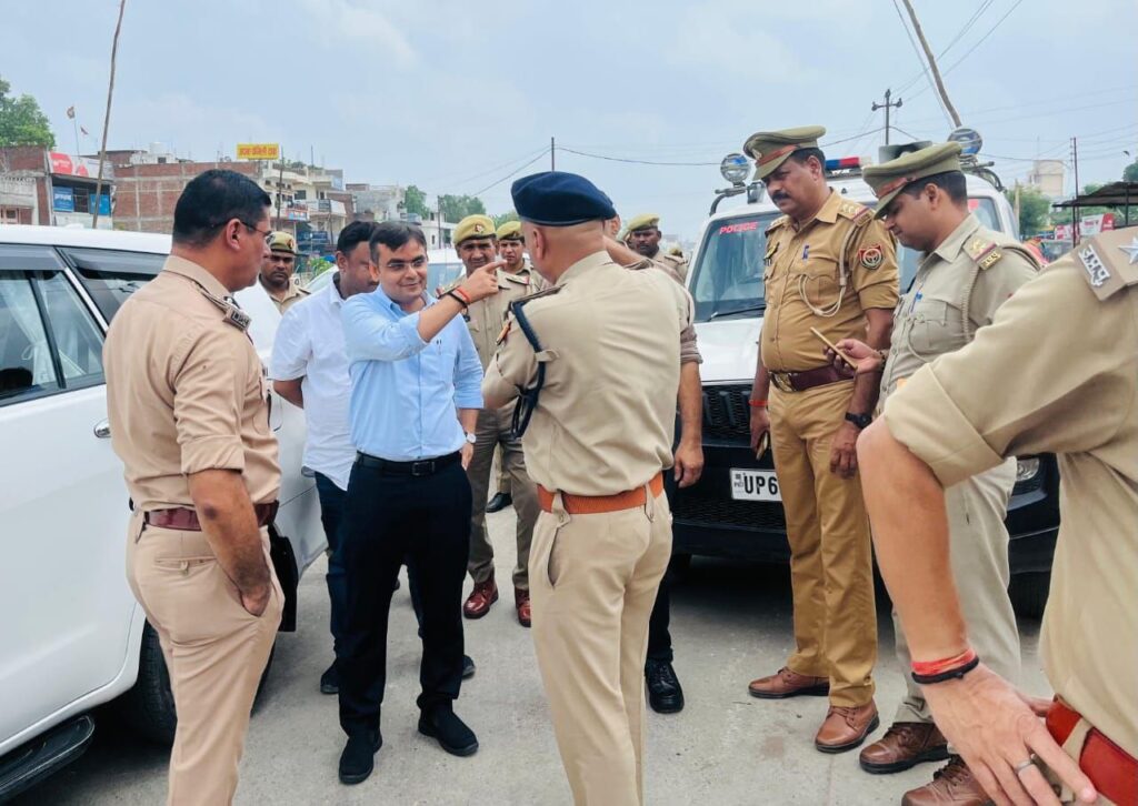 Varanasi : DM ने किया मोडेला तिराहा से मोहनसराय तक के कावड़ मार्गों का निरीक्षण, व्यवस्थाओं को परखा Varanasi : DM ने किया मोडेला तिराहा से मोहनसराय तक के कावड़ मार्गों का निरीक्षण, व्यवस्थाओं को परखा Varanasi : DM ने किया मोडेला तिराहा से मोहनसराय तक के कावड़ मार्गों का निरीक्षण, व्यवस्थाओं को परखा