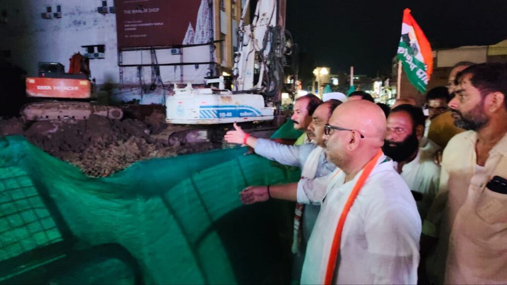 Varanasi : कांग्रेस की ‘पोल-खोल’ पदयात्रा, बोले Ajay Rai – मोदी-योगी सरकार ने काशी के साथ छल किया Varanasi : कांग्रेस की ‘पोल-खोल’ पदयात्रा, बोले Ajay Rai – मोदी-योगी सरकार ने काशी के साथ छल किया Varanasi : कांग्रेस की ‘पोल-खोल’ पदयात्रा, बोले Ajay Rai – मोदी-योगी सरकार ने काशी के साथ छल किया