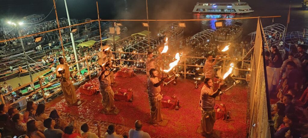 Varanasi Ganga Aarti : गंगा के जलस्तर में वृद्धि के कारण लगातार चौथे दिन बदला दशाश्वमेध घाट पर आरती स्थल Varanasi Ganga Aarti : गंगा के जलस्तर में वृद्धि के कारण लगातार चौथे दिन बदला दशाश्वमेध घाट पर आरती स्थल Varanasi Ganga Aarti : गंगा के जलस्तर में वृद्धि के कारण लगातार चौथे दिन बदला दशाश्वमेध घाट पर आरती स्थल