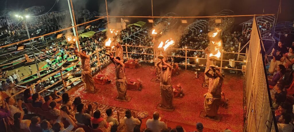 Varanasi Ganga Aarti : गंगा के जलस्तर में वृद्धि के कारण लगातार चौथे दिन बदला दशाश्वमेध घाट पर आरती स्थल Varanasi Ganga Aarti : गंगा के जलस्तर में वृद्धि के कारण लगातार चौथे दिन बदला दशाश्वमेध घाट पर आरती स्थल Varanasi Ganga Aarti : गंगा के जलस्तर में वृद्धि के कारण लगातार चौथे दिन बदला दशाश्वमेध घाट पर आरती स्थल