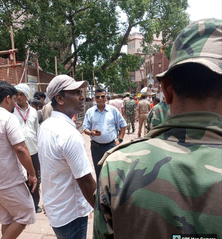 Varanasi : दशाश्वमेध क्षेत्र में चला नगर निगम का अतिक्रमण हटाओ अभियान, कई ठेले व गोमटी जब्त, जुर्माना वसूला Varanasi : दशाश्वमेध क्षेत्र में चला नगर निगम का अतिक्रमण हटाओ अभियान, कई ठेले व गोमटी जब्त, जुर्माना वसूला Varanasi : दशाश्वमेध क्षेत्र में चला नगर निगम का अतिक्रमण हटाओ अभियान, कई ठेले व गोमटी जब्त, जुर्माना वसूला
